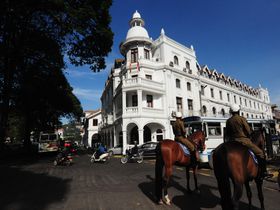「クイーンズホテル」スリランカ世界遺産の古都キャンディで立地抜群♪コロニアルなホテルに泊まる！