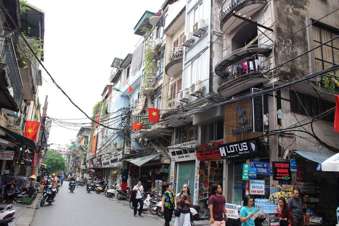 旧市街地でベトナムの歴史を感じる