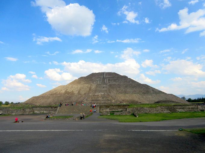 巨大ピラミッドがある謎の「テオティワカン遺跡」へ