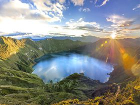 エクアドル標高3900mに浮かぶ神秘のカルデラ湖「キロトア」