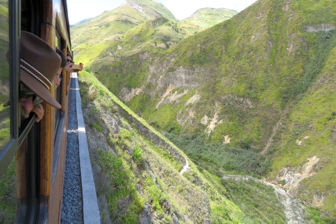 エクアドル列車 悪魔の鼻 で最難関の急勾配とアンデスの絶景を走る エクアドル Lineトラベルjp 旅行ガイド