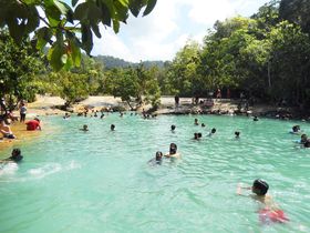 タイに温泉!?クラビの森にたたずむ天然露天風呂とエメラルドプールに大興奮！