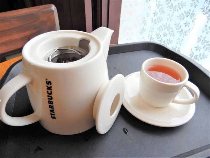 歴史的建造物で飲む台湾茶も乙なもの