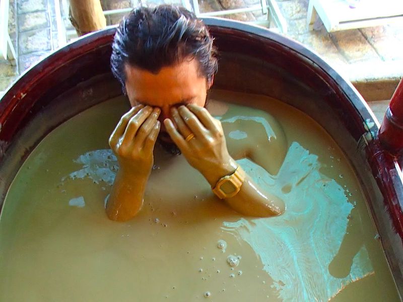浮遊感がたまらない！常夏の泥温泉　ベトナム「タップバー温泉」