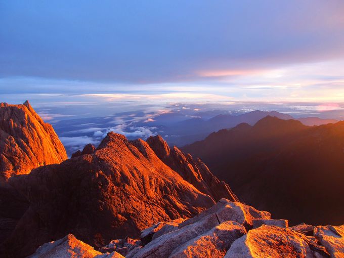 標高4,095メートル！東南アジア最高峰の山頂から見る朝日に感動！
