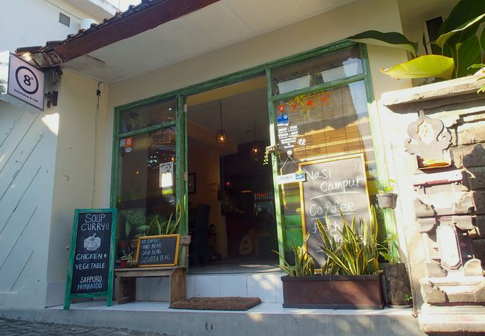 高級ヴィラが建ち並ぶ一角にある「Bali Select shop & Cafe８」