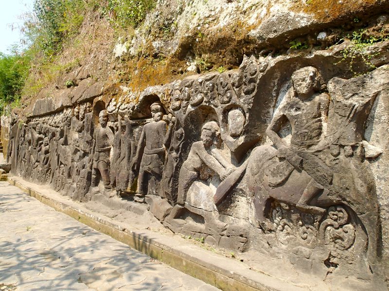 棚田を見守る神秘の遺跡！バリ島世界遺産「イェー・プル」