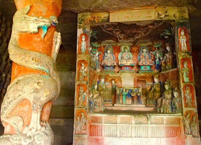 南山石刻の「三清古洞」に中国道教の歴史を偲ぶ