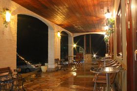 �ߐ{�����̃I�[�x���W���w�U�E���B���e�[�W�r���[�x�̐l�C�̔閧�I�̋L���T���l�C��