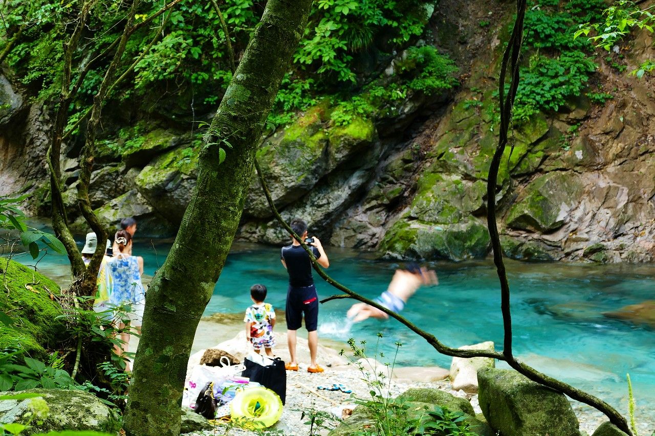 海のない栃木県 だったら透明度抜群の那須 木俣川 で水遊びしよう 栃木県 Lineトラベルjp 旅行ガイド