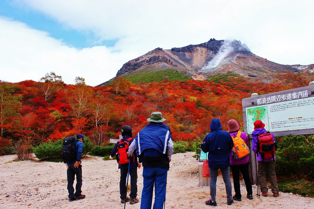 ロープウエイで行ける！絶景の紅葉登山・那須高原「茶臼岳」 | 栃木県 | トラベルjp 旅行ガイド
