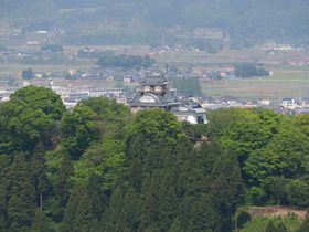 天空の城に花桃回廊 芝桜も美しい越前の小京都 福井県「越前大野」