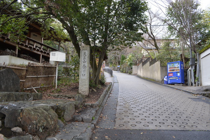 �����P�n��i�������s�E�����s�E��R�蒬�j�Ɣ����s�ɂ���