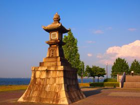 琵琶湖と比叡山の絶景と湖岸カフェ！歴史も楽しめる大津湖岸なぎさ公園