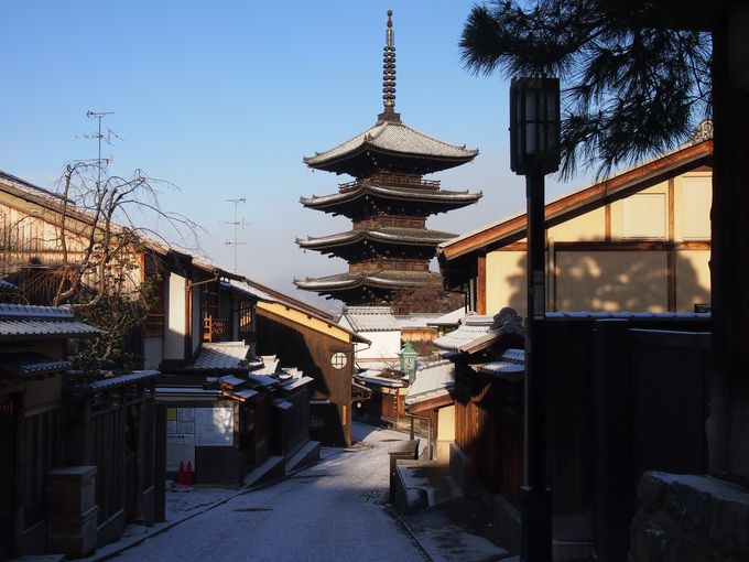 冬の京都で見たい東山の雪景色３選！八坂の塔・庚申堂・二年坂