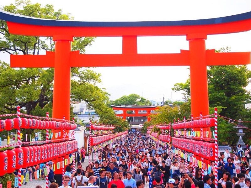 祭りの夜は異世界に 京都 伏見稲荷大社 宵宮祭 京都府 トラベルjp 旅行ガイド