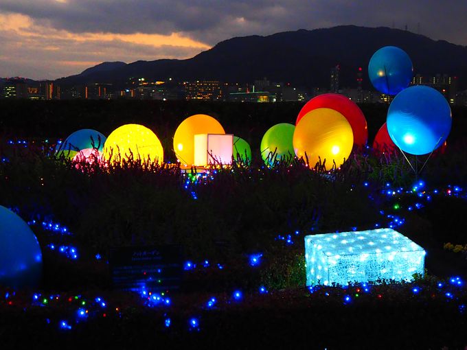 光のおもちゃと琵琶湖の夜景 びわ湖大津館 イングリッシュガーデン 滋賀県 トラベルjp 旅行ガイド