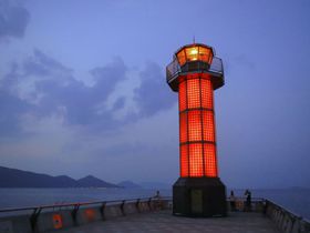高松港「ガラスの灯台」は胸がキュンとするほど幻想的！