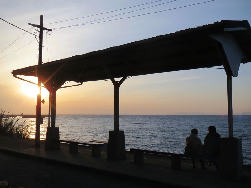 わけもなく駅に惹かれる…海と夕陽と下灘駅