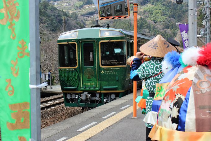 季節と歴史を旅する列車 四国まんなか千年ものがたり Jr四国 香川県 トラベルjp 旅行ガイド