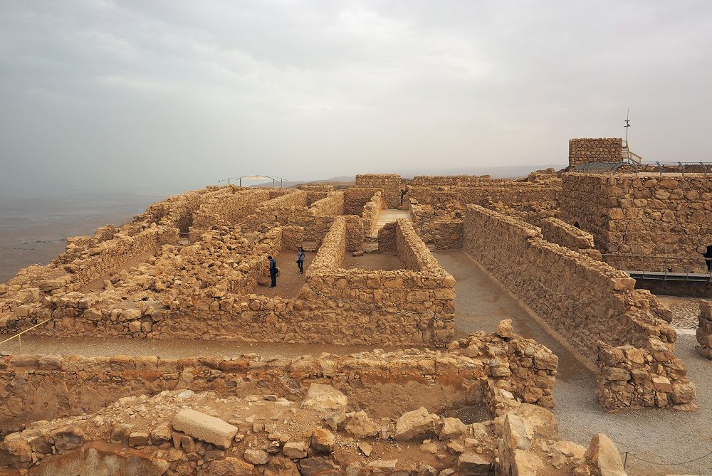 古代の生活を実感するマサダの住居跡や地下貯水池跡