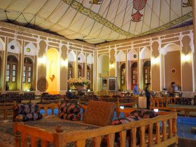 イラン・築200年の歴史的ホテル「MEHR」シルクロードの隊商宿の雰囲気に浸ろう！