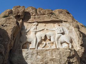 ペルシア帝国の古代遺跡パサルガダエとナグシュ・ロスタムで悠久の歴史をたどる！