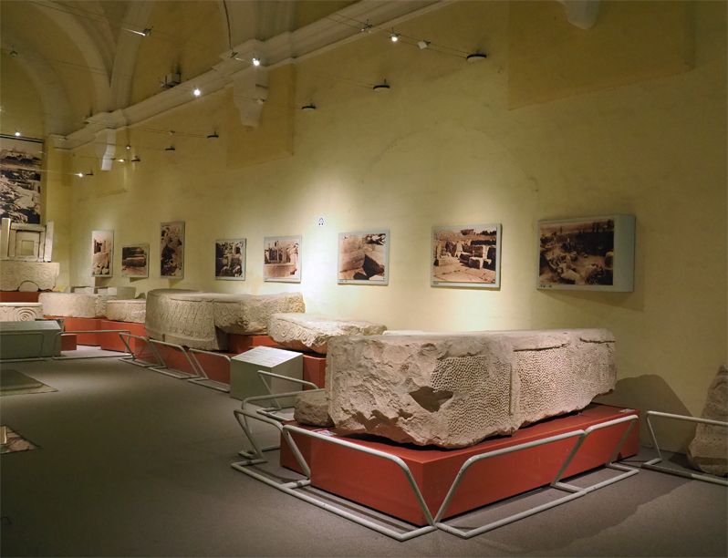 一階は魅力の巨石文化時代の展示コーナー！