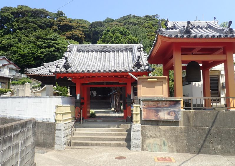 西光寺と沼島八幡神社