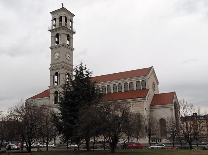 マザー・テレサ教会も！コソボ共和国の首都プリシュティナを歩く