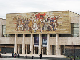 歴史博物館が凄い！アルバニアの首都ティラナを歩く