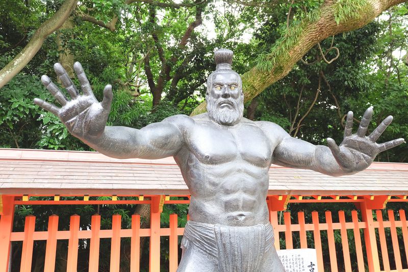 福岡「住吉神社」で浄化＆開運祈願！強面な力士像も迫力満点