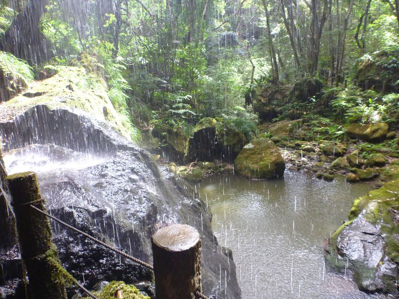 マイナスイオン浴び放題！無料の絶景露天風呂「裏見ヶ滝温泉」と滝の裏側が見られる「裏見ヶ滝」