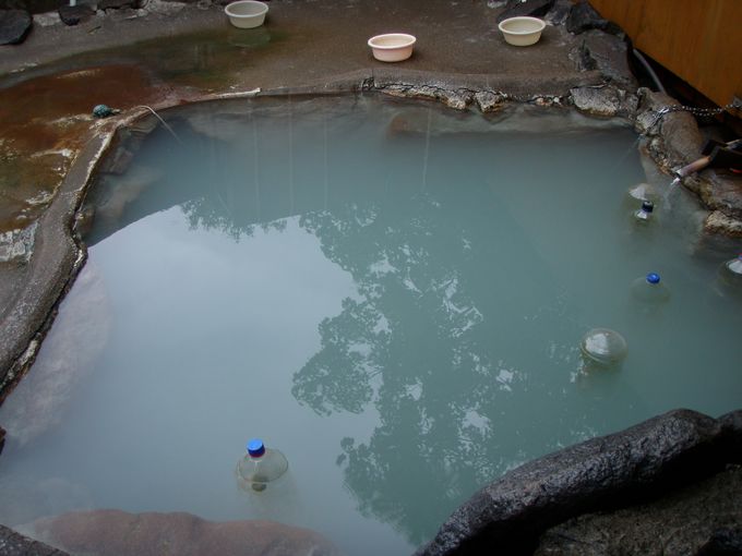 日本の秘境知床にある男女別の野天湯「熊の湯」