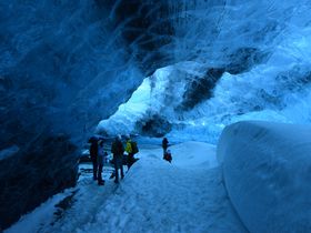ヨーロッパ・西の果て！アイスランド「氷の洞窟」へ