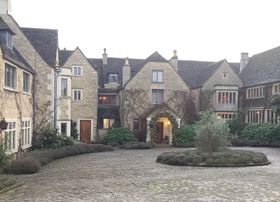 �p���R�b�c�E�H���Y����̏h�u���b�g���[�E�}�i�[�v�ŗD��Ȋ������̋L���T���l�C��