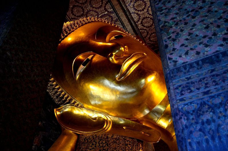 黄金の長さ46メートル！バンコクの超巨大寝釈迦仏に圧倒される！