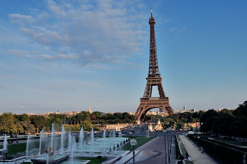 世界一美しい鉄塔 パリの世界遺産 エッフェル塔 は 花の都のランドマークタワー フランス トラベルjp 旅行ガイド