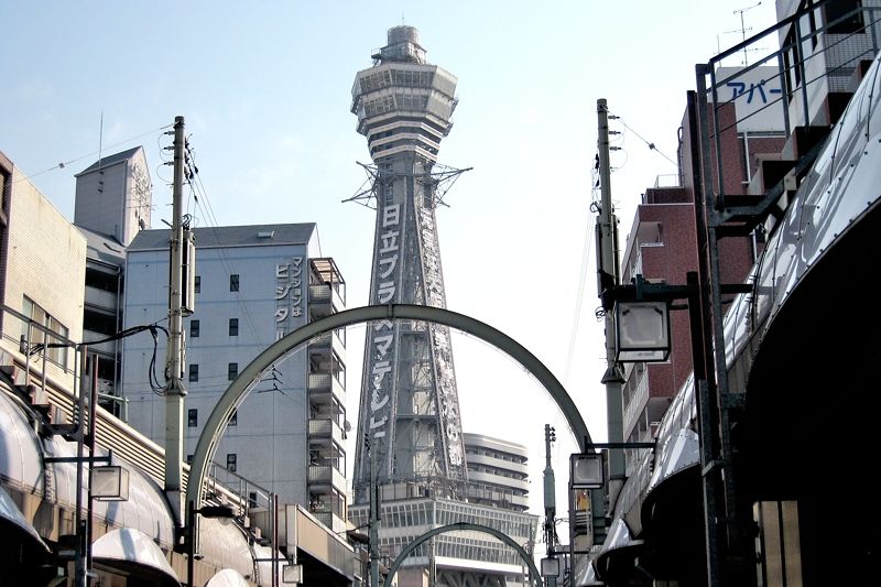 大阪新世界観光の定番・通天閣！ビリケンの待つ展望台に登ってみよう！