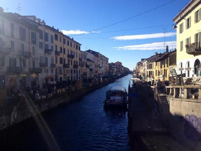 ミラノ最後の運河があるナヴィリオ地区