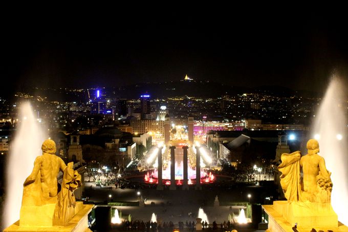 高台のカタルーニャ美術館から夜景を臨む！