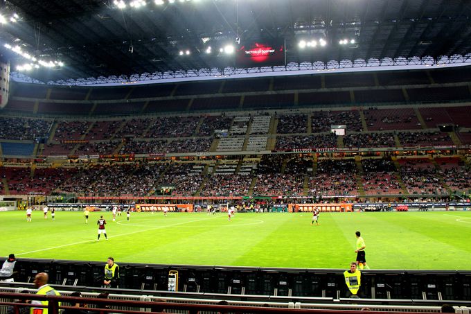 サッカーの本場イタリアで観戦 聖地サン シーロスタジアム イタリア トラベルjp 旅行ガイド