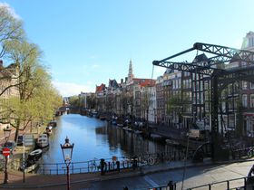 17世紀の運河ビュー！アムステルダム最古のホテル「ＮＨドーレン」