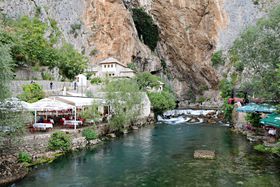 ڂ̃{XjAEwcFSriIEY̊XX^Ƌߍx̗̋LTlC