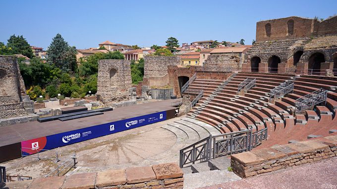 当時の雰囲気をそのまま残す「ローマ劇場」