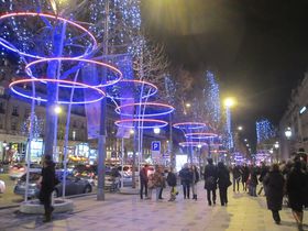 パリのクリスマス！必見シャンゼリゼ通りのイルミネーション完全ガイド