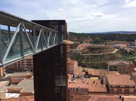 �Â��ƐV���������݂���X�I�X�y�C���E�e���G���̖��͂ɔ���̋L���T���l�C��