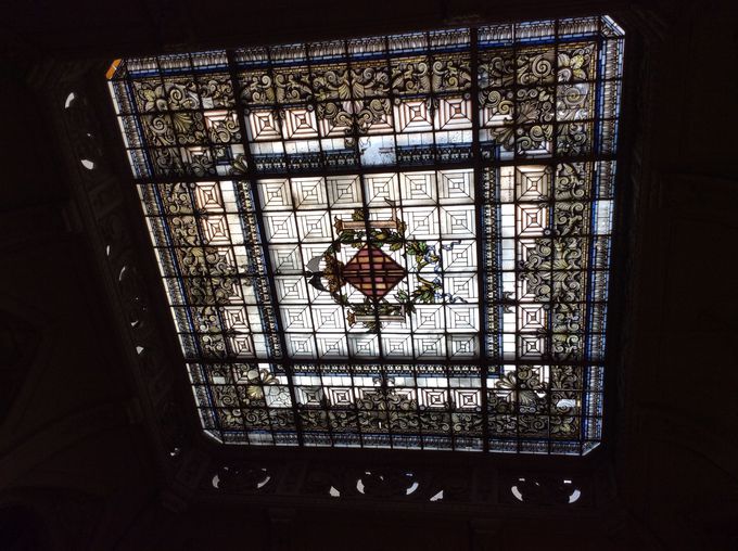 �o�����V�A�s�̃V���{�����`���ꂽ�X�e���h�O���X