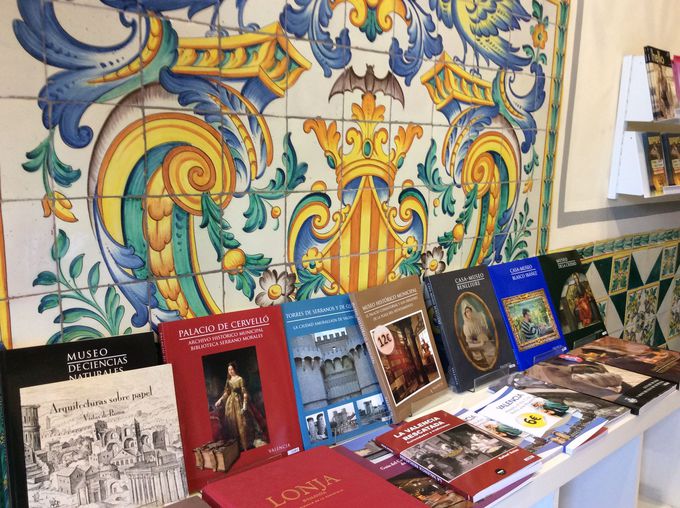 �o�����V�A�s�֘A�̏��Д̔�