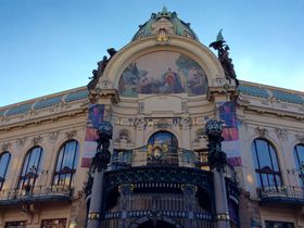 アール・ヌーヴォーの美を纏う「プラハ市民会館」は建物全てが芸術作品